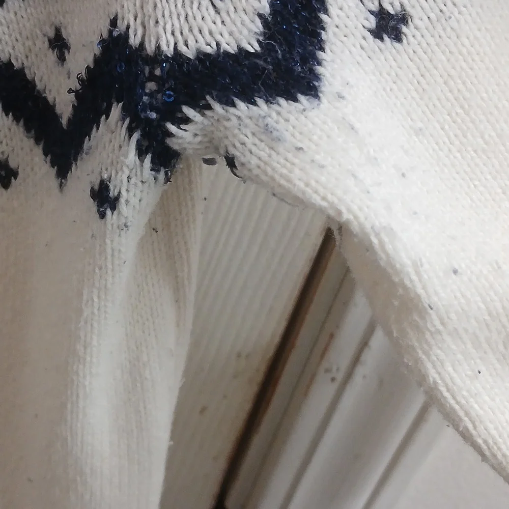 Navy and Off White Patterned Sweater Size Large - Picture 7 of 10